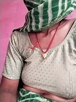 Snapshot of Soniy-Maax chatting on March 4, 7:58 am Soniy-Maax online show from March 4, 7:58 am