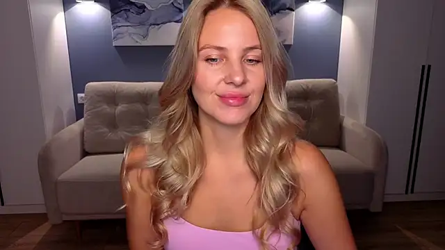 Snapshot of MelanieBennett chatting on October 3, 6:10 am MelanieBennett online show from October 3, 6:10 am
