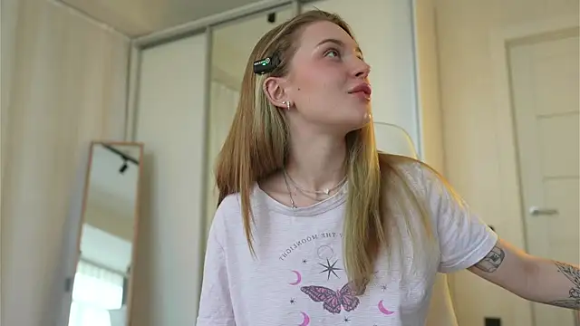 Cyberheart  online show from March 21, 1:23 pm