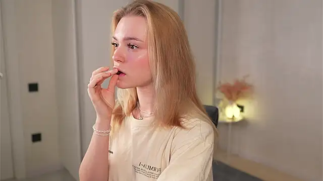 Cyberheart  online show from November 9, 5:55 pm