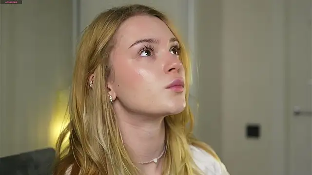 Cyberheart  online show from November 23, 3:01 pm