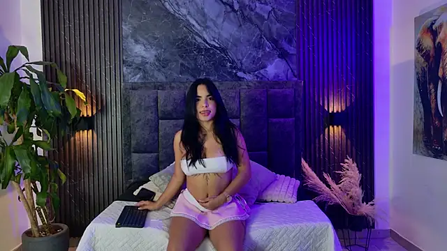 Lenna s online show from July 8, 8:46 pm