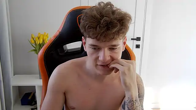 DanyDavis online show from March 14, 8:42 am