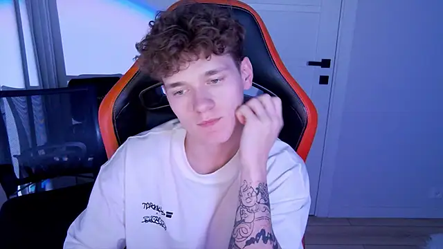 DanyDavis online show from March 26, 8:14 pm