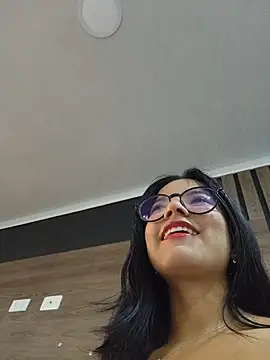 Snapshot of Pretty_roxxyy chatting on November 7, 12:27 pm Pretty roxxyy online show from November 7, 12:27 pm