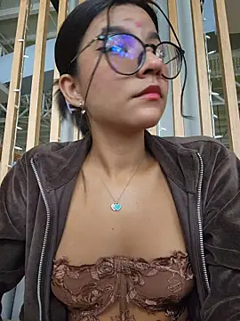 Snapshot of Pretty_roxxyy chatting on November 28, 1:36 pm Pretty roxxyy online show from November 28, 1:36 pm