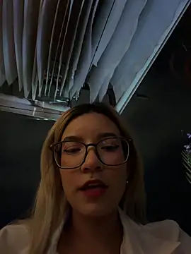 Pretty roxxyy online show from February 11, 1:10 am