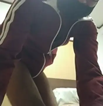 Snapshot of SunkLupus chatting on February 18, 12:45 pm SunkLupus online show from February 18, 12:45 pm