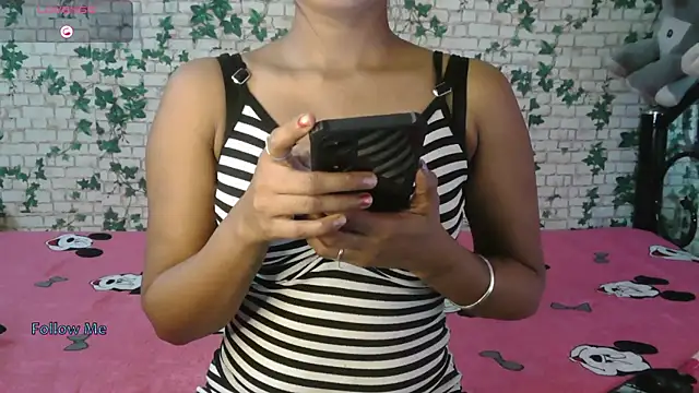 Snapshot of Trishna_love chatting on October 12, 6:40 pm Trishna love online show from October 12, 6:40 pm