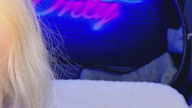 AlessiaCroft online show from April 2, 4:10 am