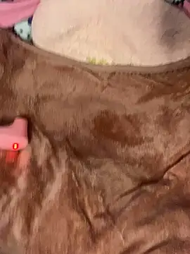 Snapshot of w3tkittty chatting on December 22, 2:36 pm w3tkittty online show from December 22, 2:36 pm