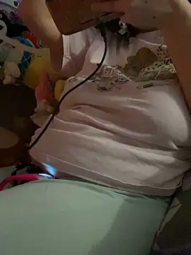 Snapshot of w3tkittty chatting on February 13, 6:42 am w3tkittty online show from February 13, 6:42 am