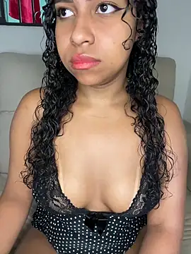 Snapshot of camillaCat chatting on February 10, 2:10 pm camillaCat online show from February 10, 2:10 pm