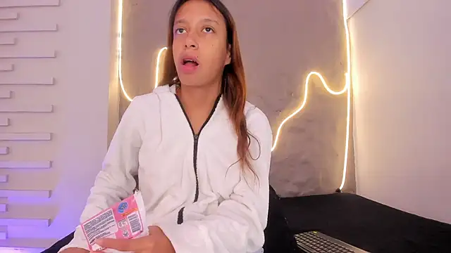 Dulce Quintana online show from December 2, 12:21 pm