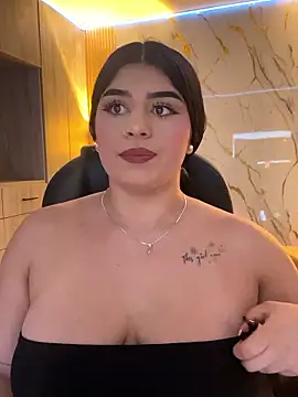 Snapshot of Kariina__69 chatting on January 12, 3:45 am Kariina 69 online show from January 12, 3:45 am