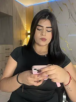 Snapshot of Kariina__69 chatting on February 5, 3:44 am Kariina 69 online show from February 5, 3:44 am