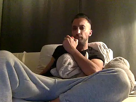 who am i x404 online show from October 14, 9:48 pm