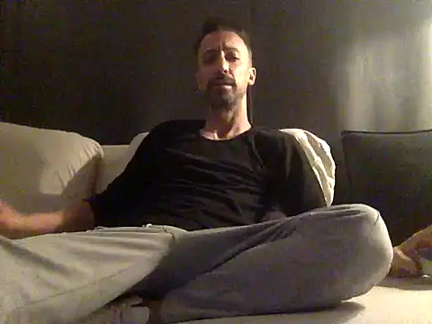 who am i x404 online show from January 18, 7:06 pm