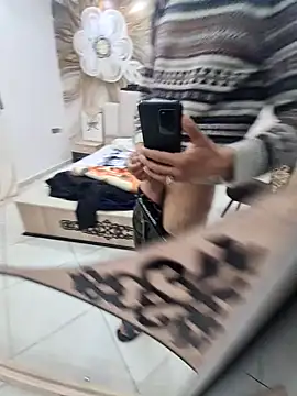 Snapshot of amirzinou chatting on November 9, 10:35 am amirzinou online show from November 9, 10:35 am