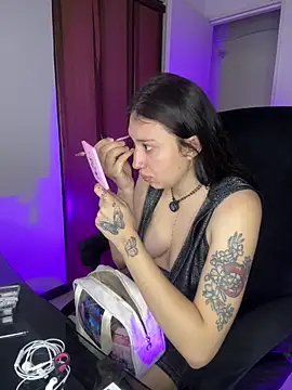Snapshot of Mia__Gray chatting on April 28, 5:51 pm Mia Gray online show from April 28, 5:51 pm