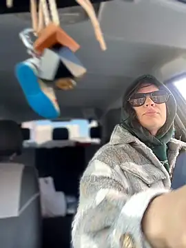 MeekyRich online show from April 18, 3:10 am