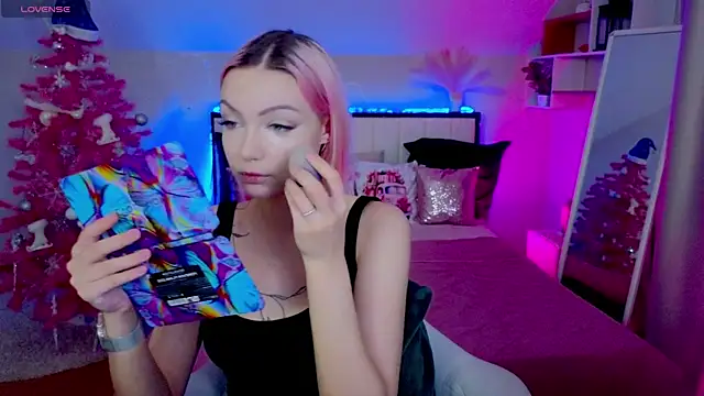 LinaLirian online show from December 20, 1:40 pm