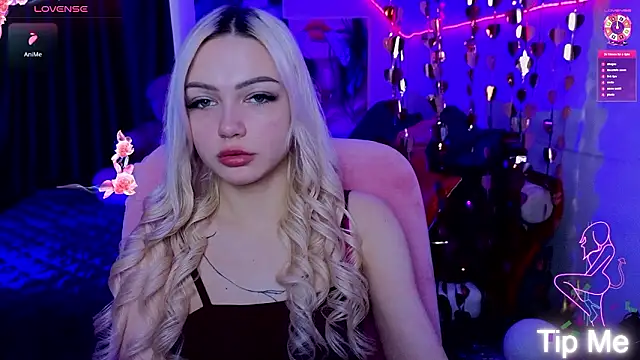 LinaLirian online show from March 4, 10:10 am