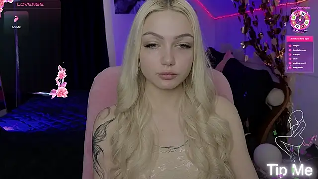 LinaLirian online show from April 7, 9:10 am