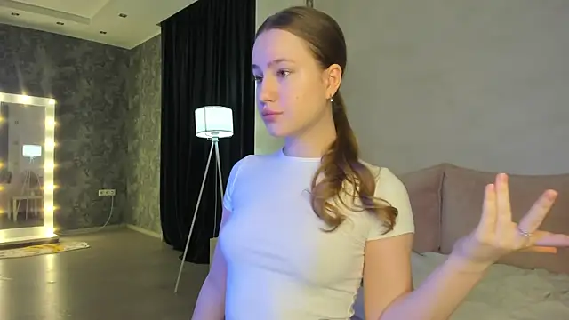 Candy Cansew online show from December 18, 9:37 am