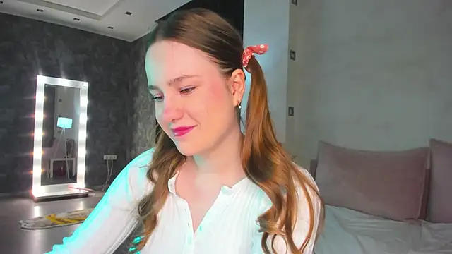 Candy Cansew online show from February 18, 9:05 am