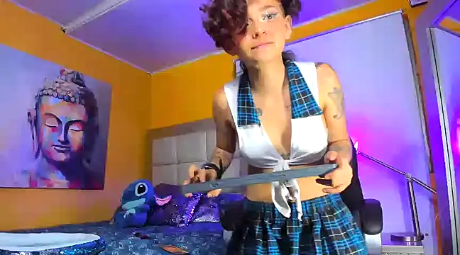 Snapshot of angels_petite_ chatting on March 22, 4:56 am angels petite online show from March 22, 4:56 am