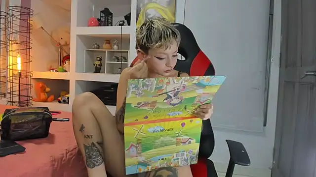 Snapshot of angels_petite_ chatting on September 10, 2:22 am angels petite online show from September 10, 2:22 am