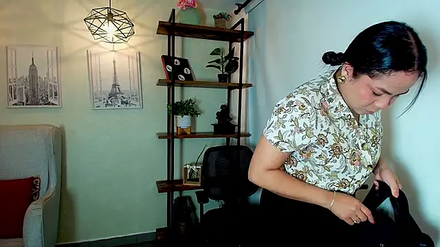  Victoria Collins online show from March 10, 11:59 am