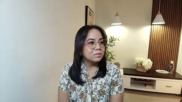  Victoria Collins online show from April 15, 12:01 pm