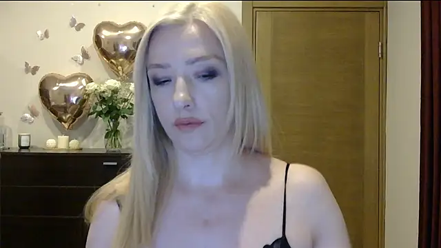 Snapshot of Wild_Silk_Desire chatting on July 4, 4:35 pm Wild Silk Desire online show from July 4, 4:35 pm