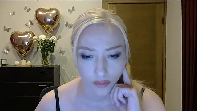 Snapshot of Wild_Silk_Desire chatting on July 5, 4:25 pm Wild Silk Desire online show from July 5, 4:25 pm