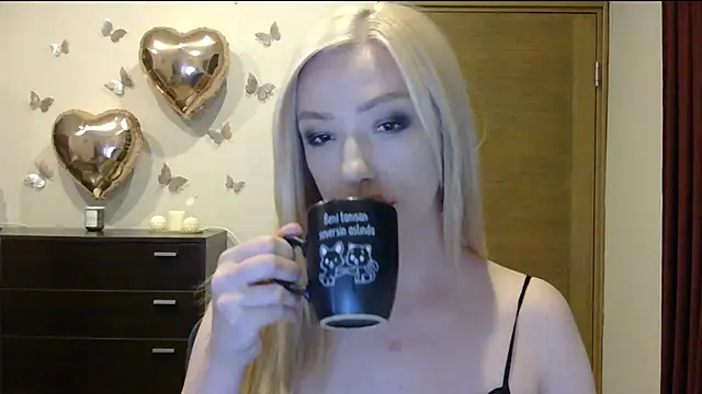 Snapshot of Wild_Silk_Desire chatting on July 7, 5:28 pm Wild Silk Desire online show from July 7, 5:28 pm