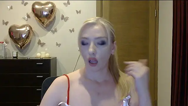 Snapshot of Wild_Silk_Desire chatting on July 13, 4:54 pm Wild Silk Desire online show from July 13, 4:54 pm