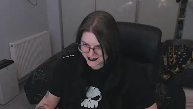 GothSuccubusBabe online show from May 31, 10:11 pm