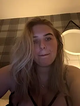 CutieCurvyGirlxo online show from October 10, 11:59 pm