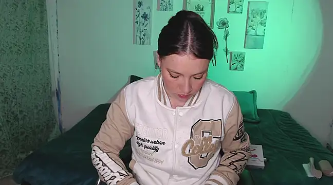 Snapshot of mariaana__222 chatting on March 22, 5:39 am mariaana 222 online show from March 22, 5:39 am