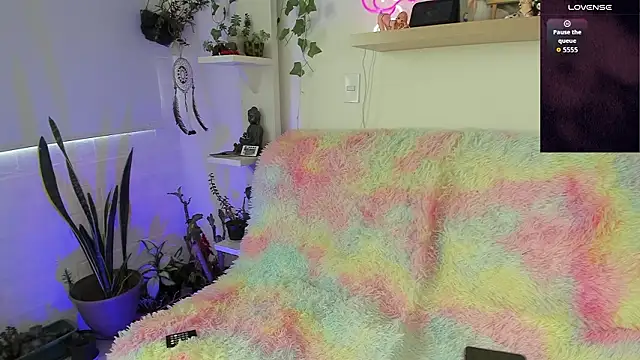 sarahminage  online show from February 12, 6:03 pm