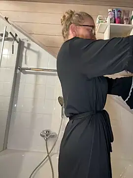 LucyLingerie78 online show from December 4, 8:06 pm