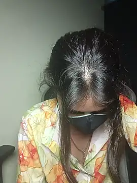 Isha Sax online show from October 26, 8:04 pm