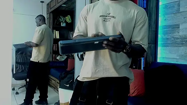 MarcusBlack  online show from November 28, 11:46 am