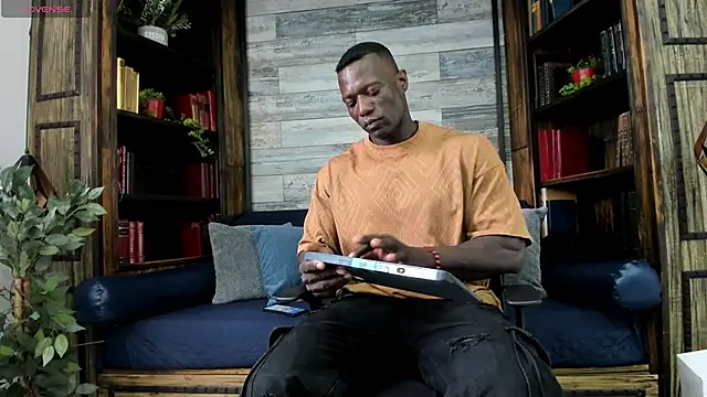 MarcusBlack  online show from April 14, 3:07 pm