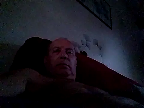 Snapshot of Vince072 chatting on July 29, 4:10 am Vince072 online show from July 29, 4:10 am