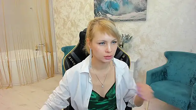 LindaSandy 1 online show from October 6, 6:00 am