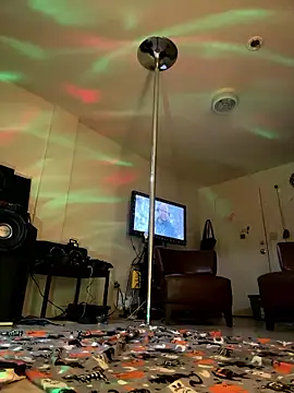 Snapshot of red-ember chatting on January 15, 6:07 am red-ember online show from January 15, 6:07 am