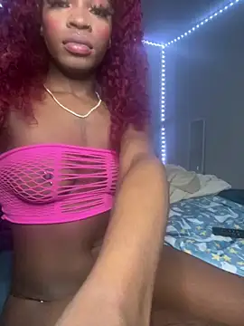 Snapshot of lovergirll555 chatting on February 5, 3:55 am lovergirll555 online show from February 5, 3:55 am